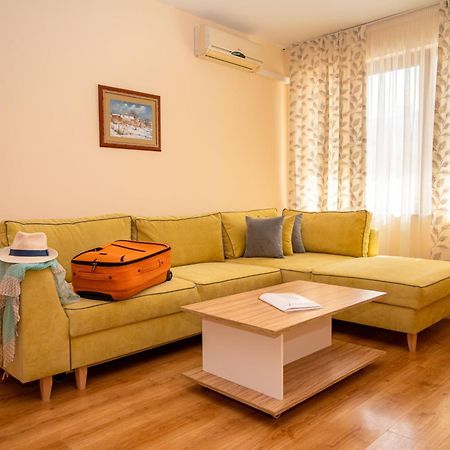 Galeria Holiday Apartments Обзор Екстер'єр фото